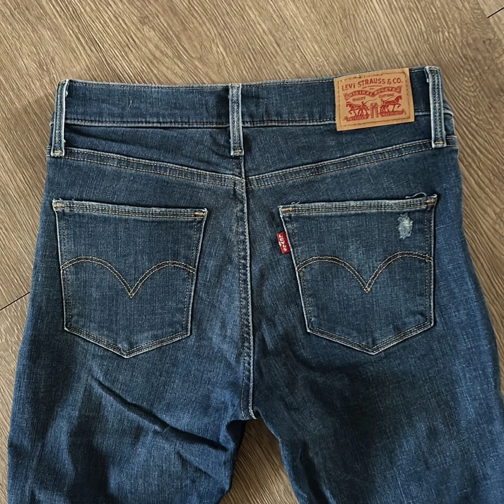 Levi’s Slimming Jeans - Picture 5 of 5